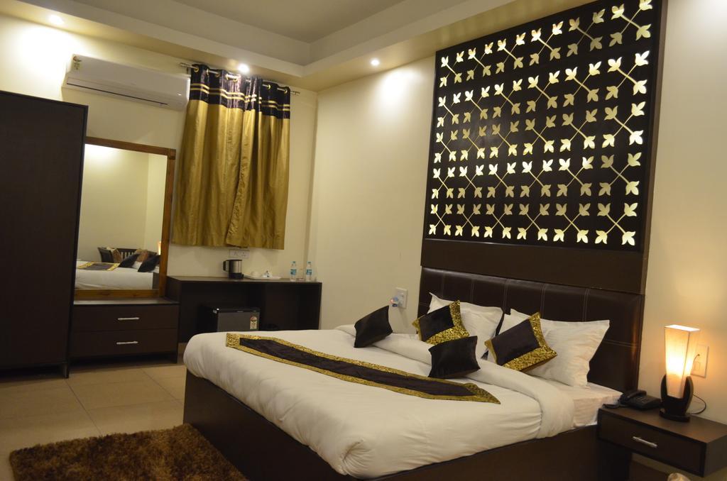Red Orchid Hotel Мирут Стая снимка