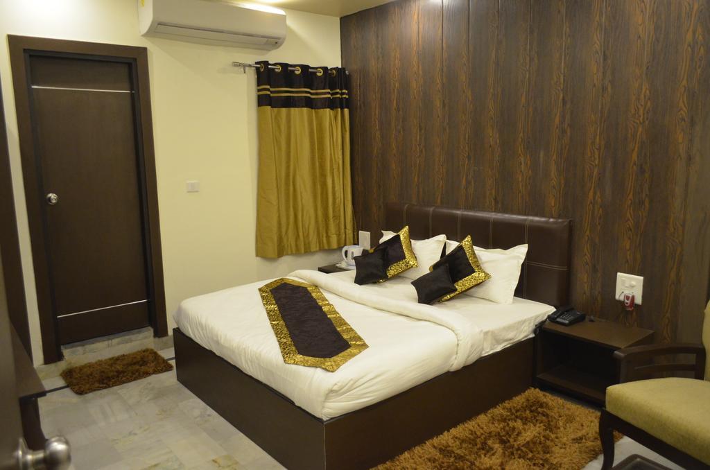Red Orchid Hotel Мирут Стая снимка