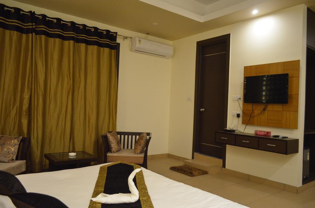 Red Orchid Hotel Мирут Екстериор снимка
